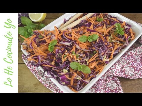 Descubre la receta de una deliciosa ensalada de col lombarda y zanahoria con vinagreta agridulce